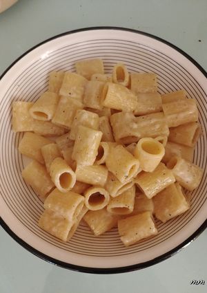 A picture of Mezzi Rigatoni Cacio e Pepe.
