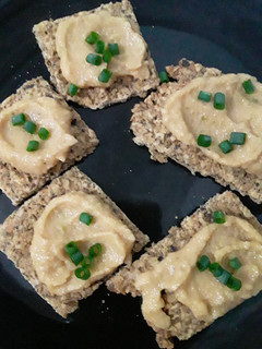 Una foto de Crackers salado keto