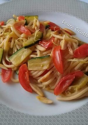 Foto di Spaghetti con zucchine,pomodorini e mandorle