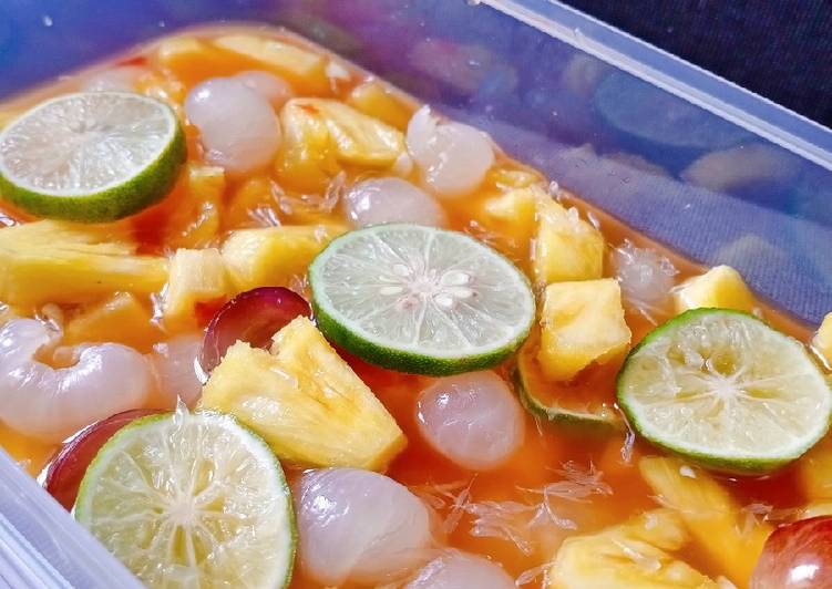 Asinan buah