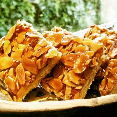 Easy Almond Florentine Recipe by SammyYummy - Cookpad 