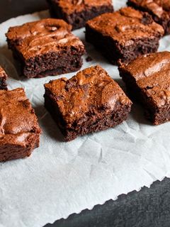 Une photo de Brownie 100 % chocolat, fondant et croustillant