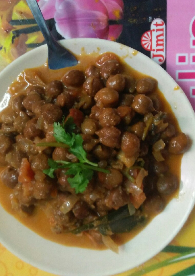கறுப்பு கொண்டைக்கடலை மசாலா (Karuppu kondakadalai masala recipe in tamil) செய்முறை முக்கிய புகைப்படம்