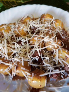 Una foto de Gnocchi con longaniza a la salsa de vermut