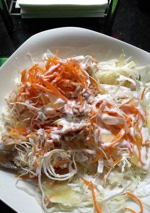Una foto de Ensalada de col con salsa de yogurt 0