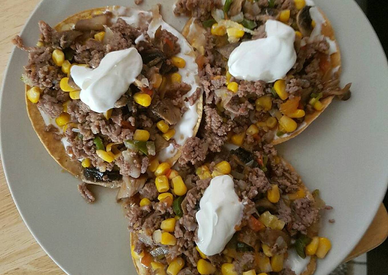 Tostadas de carne molida y champiñones