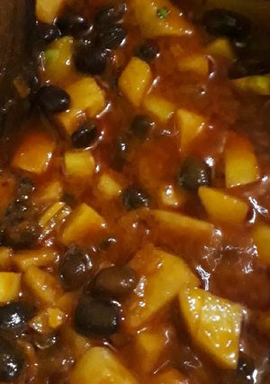 A picture of Chayote with Njahi.