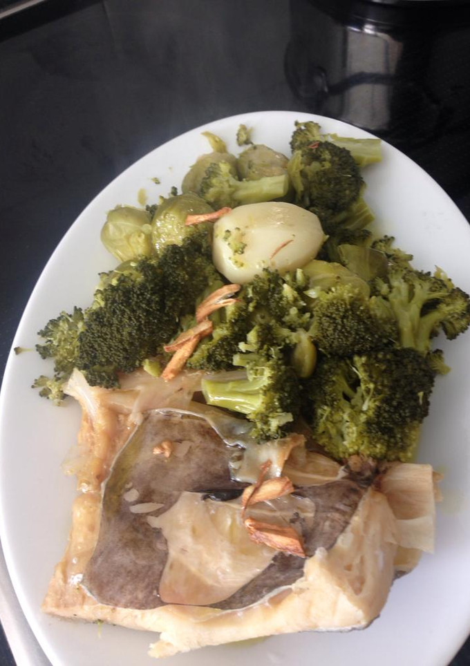 Una foto de Bacalao salado con coles de bruselas y brécol