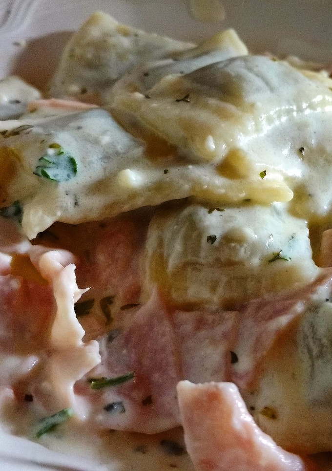 Una foto de Ravioles a la Crema con Jamón