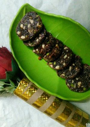 A picture of खजूर रोल.