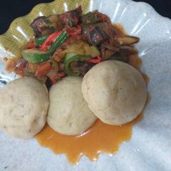 A picture of Mash potatoes with liver sauce.