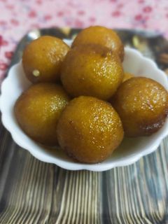 সুজির গুলাবজামুন (suji gulab jamun recipe in Bengali) রেসিপির প্রধান ছবি