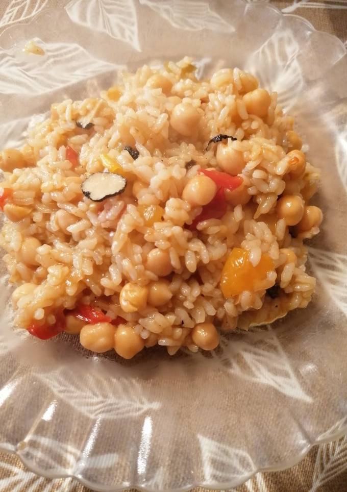 Una foto de 264. Arroz meloso de verduras y garbanzos con trufa