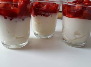 Yogurt casero de fresa Receta de Mariam ceballos- Cookpad