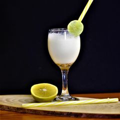 A picture of Lemon milk shake.