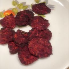 A picture of Beetroot chips.