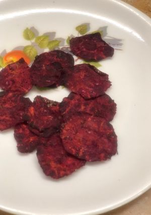 A picture of Beetroot chips.