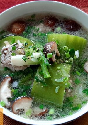 Hình của món Canh Bí xanh dồn thịt nấm.