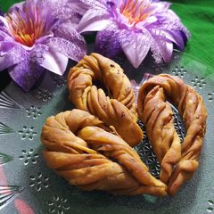 A picture of Twisted Namak paare.