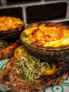 Grillezett avokádótojás🥚🥑 recept fotója
