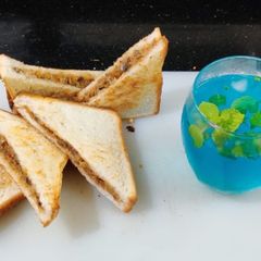 A picture of Tawa Mushroom Sandwich.