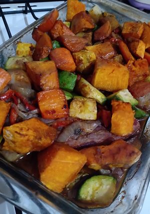 Una foto de Carne al horno con vegetales