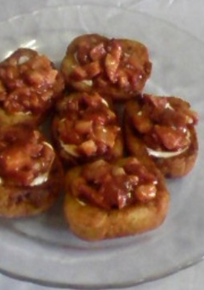Una foto de Tostones rellenos cubanos