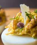Huevo relleno de ají de gallina