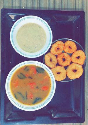 મેદુ વડા (Medu Vada Recipe In Gujarati) રેસીપી મુખ્ય ફોટો