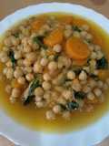 Garbanzos con col y espinacas