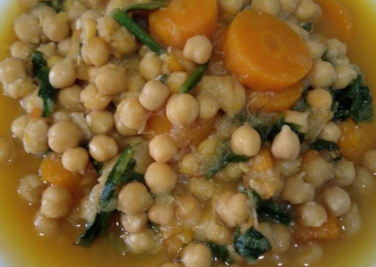 Garbanzos con col y espinacas