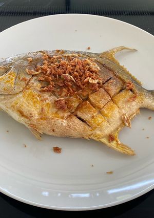 A picture of Fried Turmeric Golden Pomfret.