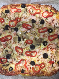 Una foto de Pizza con base de coliflor