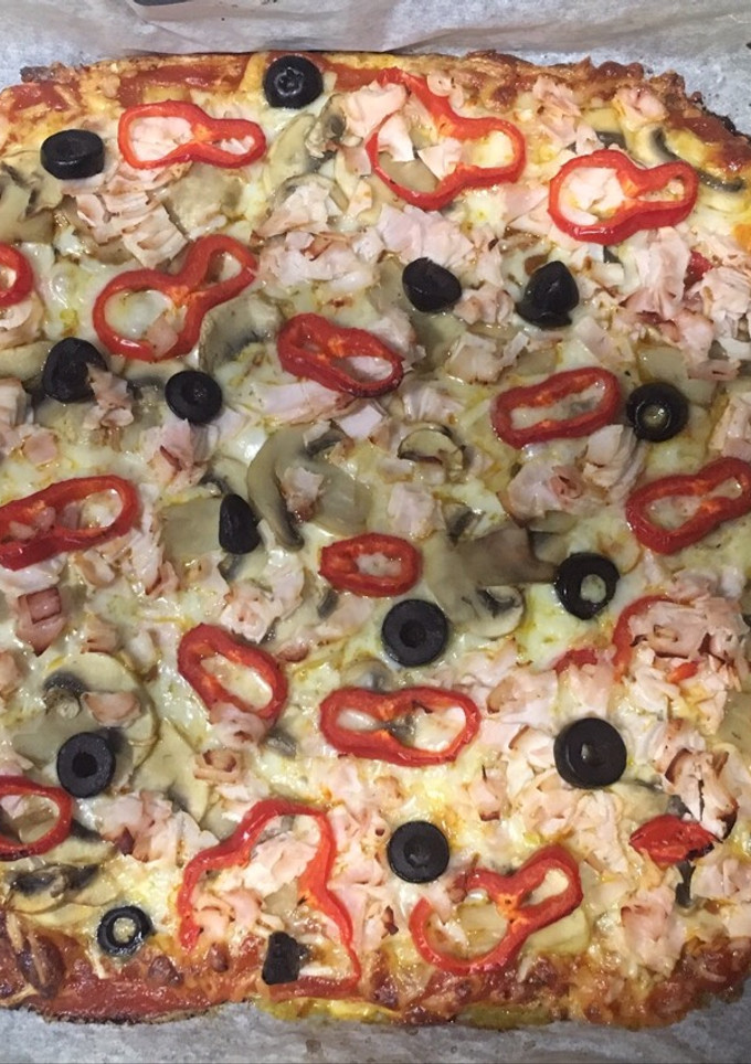 Una foto de Pizza con base de coliflor
