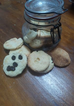 Una foto de Galletas de limón y pasas de uva