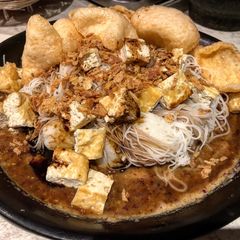 A picture of Ketoprak - Vermicelli tofu salad with peanut dressing.