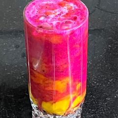 Dragon Fruit & Mango 🥭 Smoothie A picture of Dragon Fruit & Mango 🥭 Smoothie.