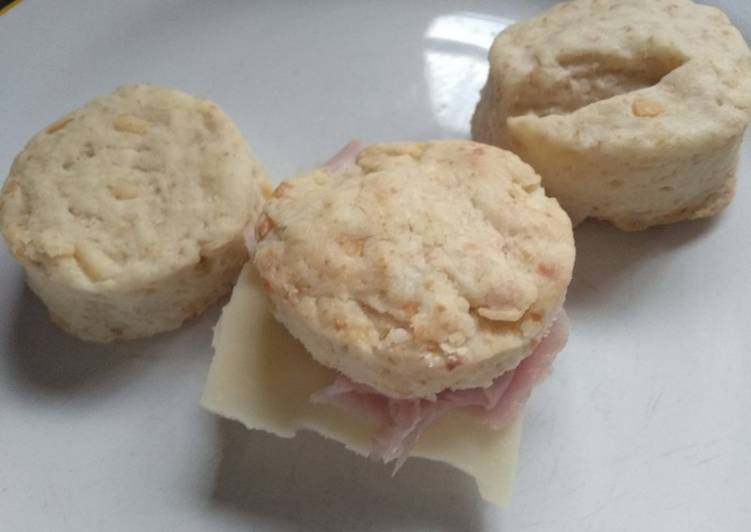 Scones de queso rellenos