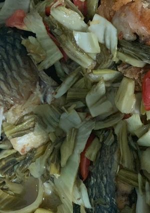 Hình của món Cá chép om dưa.