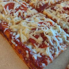 A picture of Cold Topping "Pittsburgh-Style" Tray Pizza.