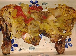 Una foto de Pollo al moscato y curry con cebollas
