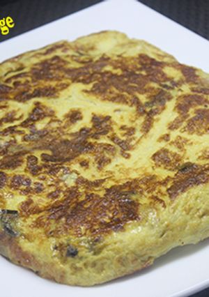 Foto principal de Tortilla de manzana con cebolla y pimiento