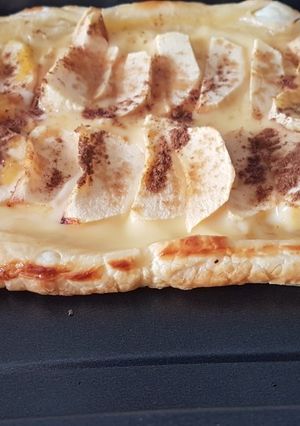 Una foto de Hojaldre de manzana y natillas