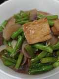 Braised tofu with french bean and onion