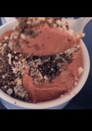 Una foto de Helado de banana y frutos rojos