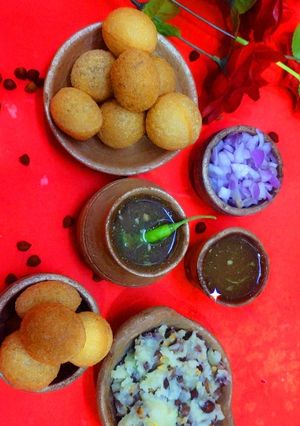 A picture of Pani Puri.