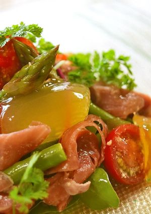 A picture of Prosciutto and Asparagus Salad with Bouillon Jelly.