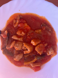 Una foto de Magra con tomate y pimientos