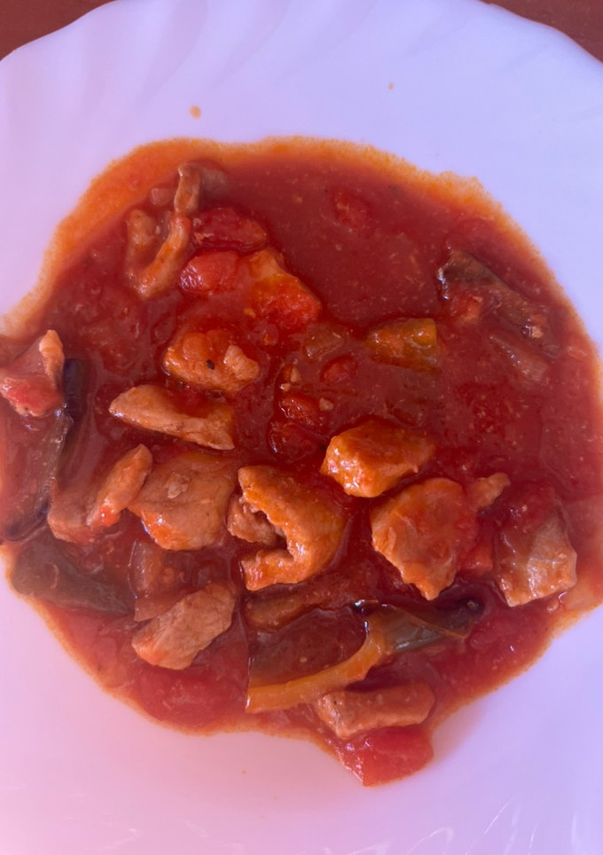 Una foto de Magra con tomate y pimientos