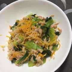 A picture of Tuna & Xiao Bai Chey Salad.